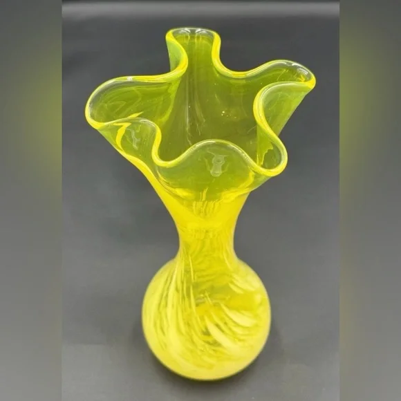 Vintage MCM Yellow Hand Blown Art Glass Vase Swirled Swung Ruffled Rim 7.5”T - Picture 2 of 8